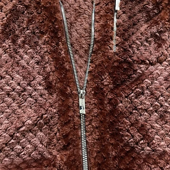 NWOT Calvin Klein Plush Zip-Up Vest - Picture 3 of 13
